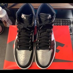 Wmns Air Jordan 1 Retro High OG silver Toe